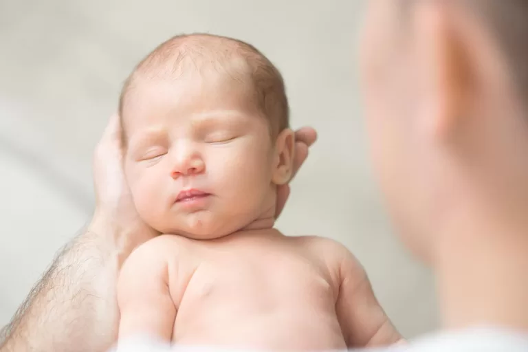 Asymetrie czaszki (plagiocefalia deformacyjna): przyczyny, leczenie i znaczenie osteopatii